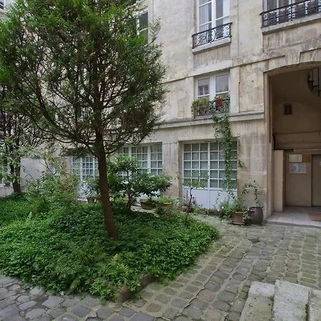 Rue Vieille Du Temple *
